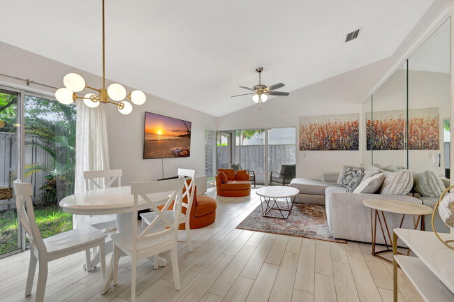 Building Photo - 15 Admirals Ct