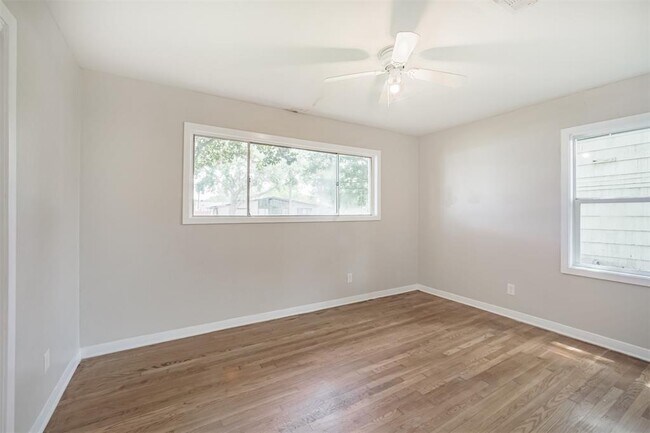 Building Photo - 1306 Glencrest Dr