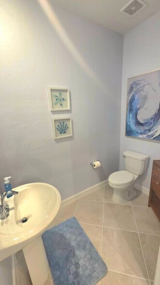 Building Photo - 15035 Sunny Day Dr