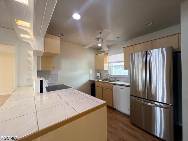 Building Photo - 4305 Island Cir