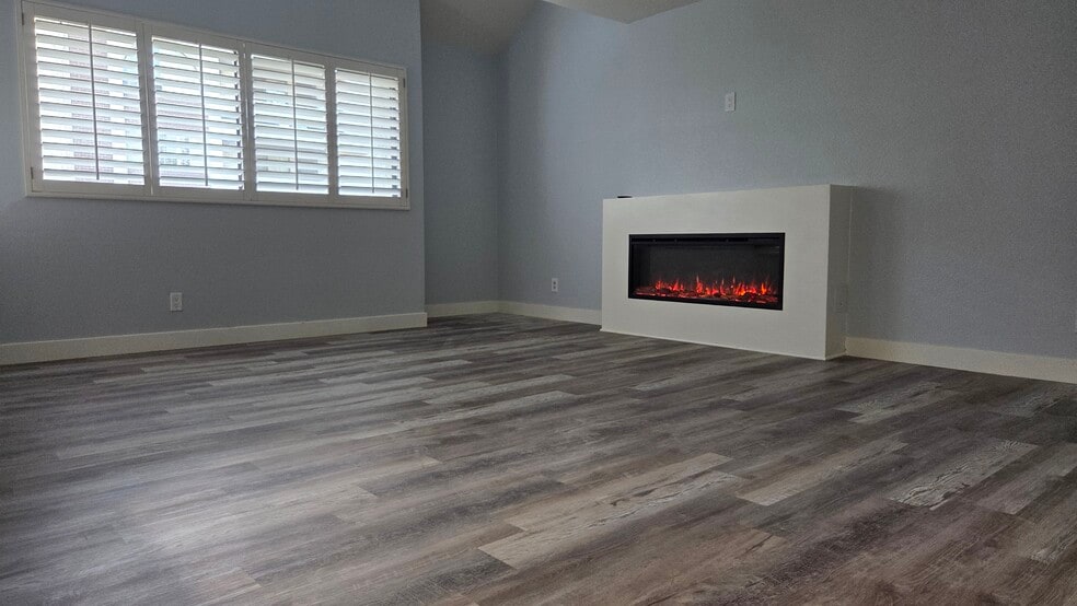 Living Room - 21620 Burbank Blvd