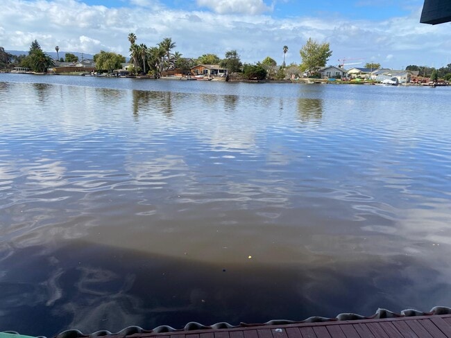 Building Photo - 520 Fathom Dr