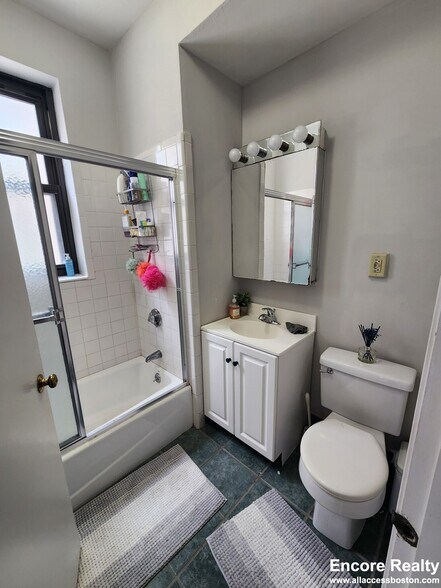 Building Photo - 17 Stearns Rd