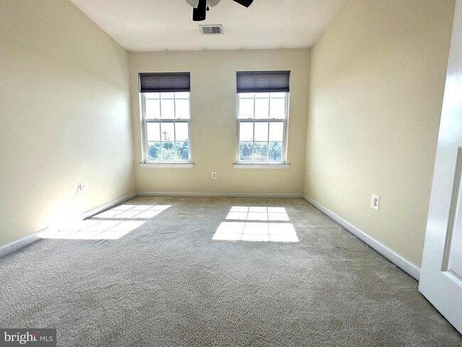 Building Photo - 25795 Clairmont Manor Square