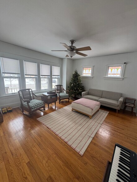 Building Photo - 6821 W Lloyd St