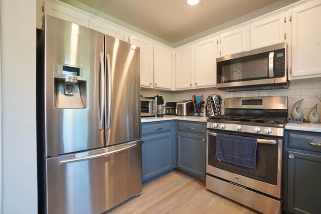 Building Photo - 3001 Bernardino Cove