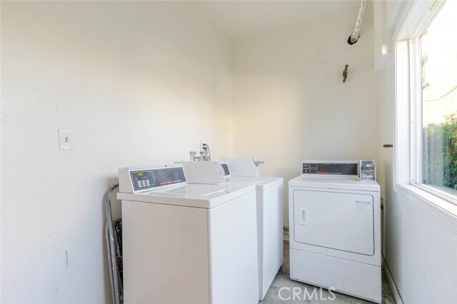 Building Photo - 909 E Chevy Chase Dr