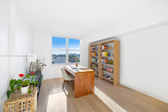 Building Photo - 1800 Sunset Harbour Dr