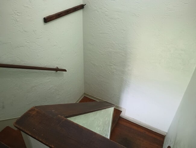 Building Photo - Charming 2-Bedroom Apartment Near Downtown Daytona & the Beach!