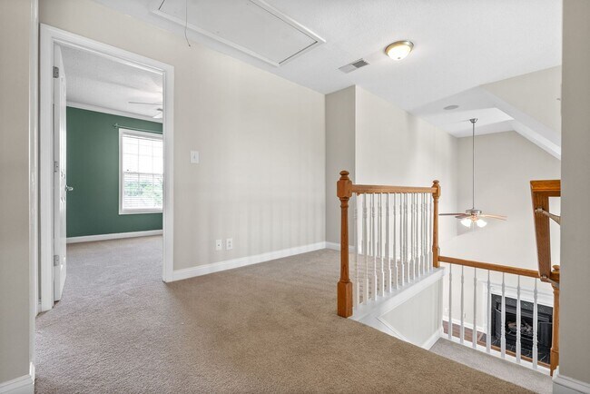 Building Photo - 680 Foxfield Dr