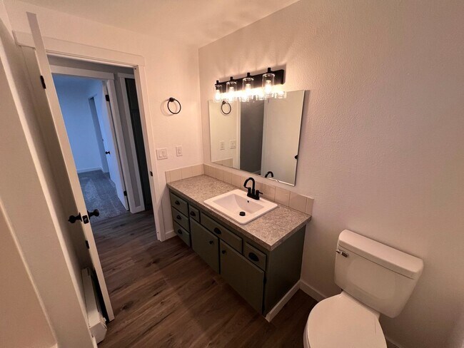 Building Photo - Duplex Must See Stunning Updated 2BR/1BA/1 car garage Avail. June 5th