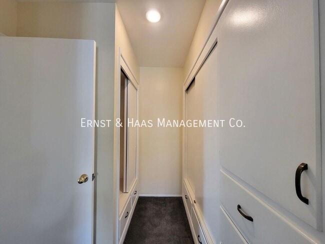 Building Photo - 21 Alamitos Ave