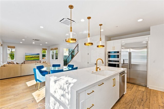 Building Photo - 2116 Cresta Dr