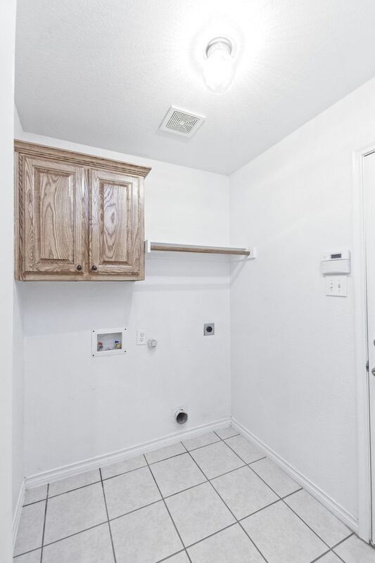 Building Photo - 5925 Silver Buckle Dr