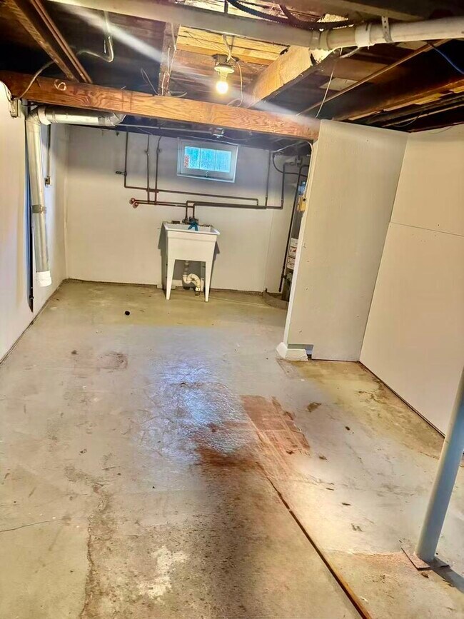 Building Photo - 519 N Park St