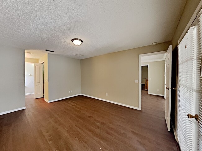 Building Photo - 14902 Pelican Point