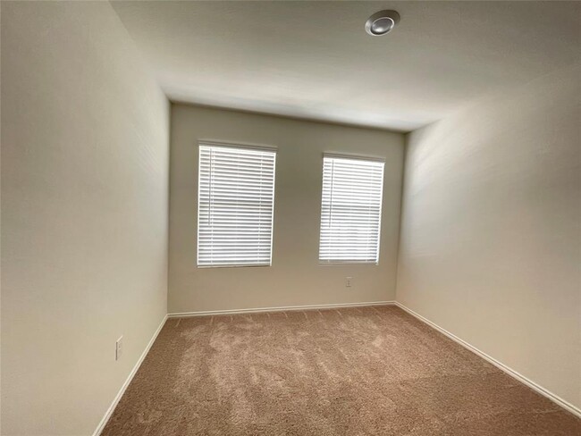 Building Photo - 1204 Lady Bird St