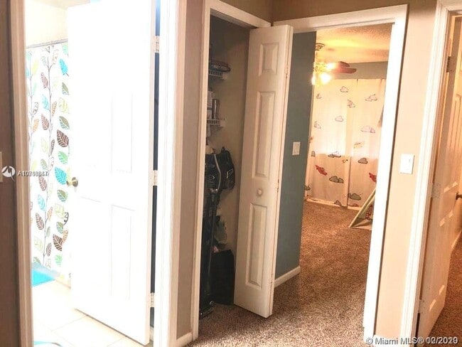 Building Photo - 7692 N Southwood Cir