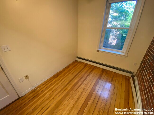 Building Photo - 48 Garden St