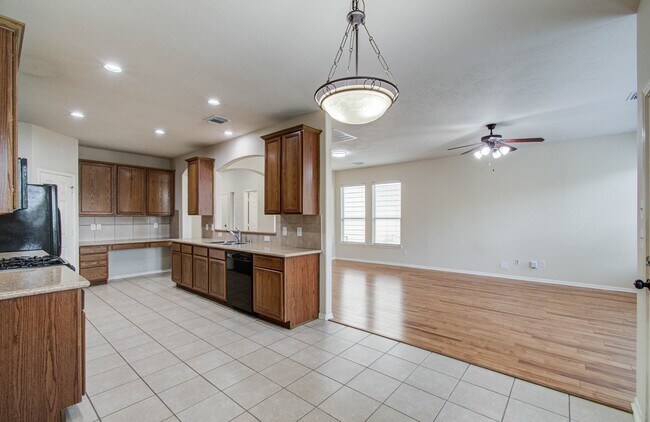 Building Photo - 14555 Gleaming Rose Dr