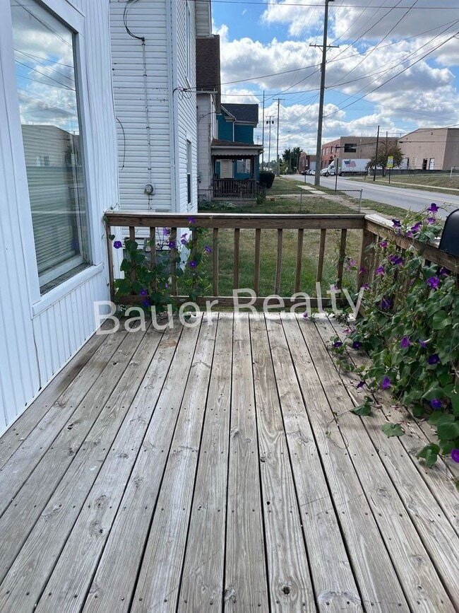 Building Photo - Large Four Bedroom Home
