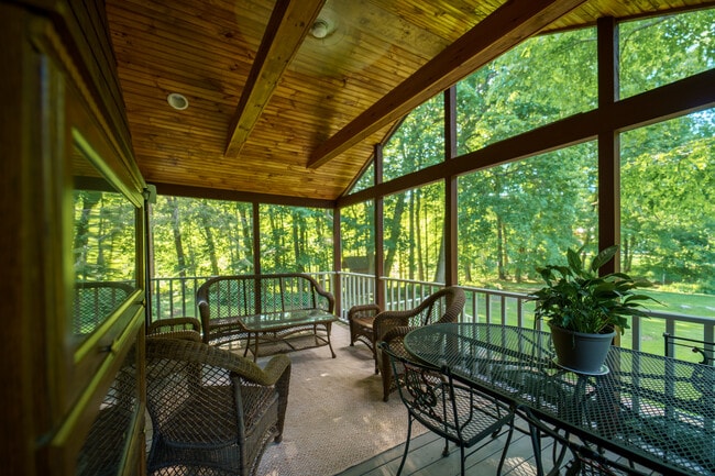 Building Photo - 45 Taconic Ave