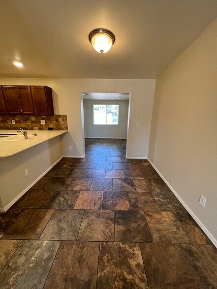 Dining Room - 607 N De Medici Pl