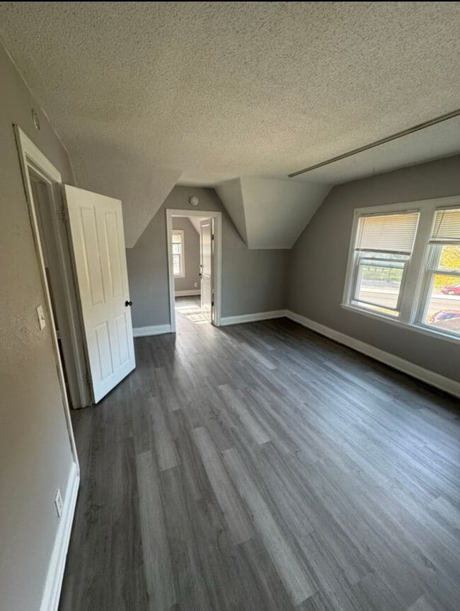 Building Photo - 2940 Vincent Ave N