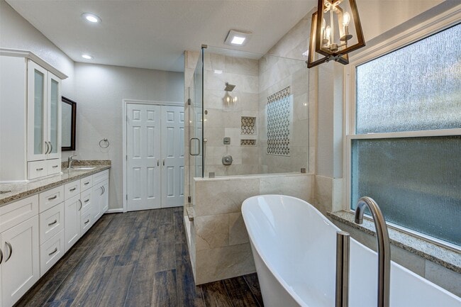 Building Photo - 3422 Mesquite Dr