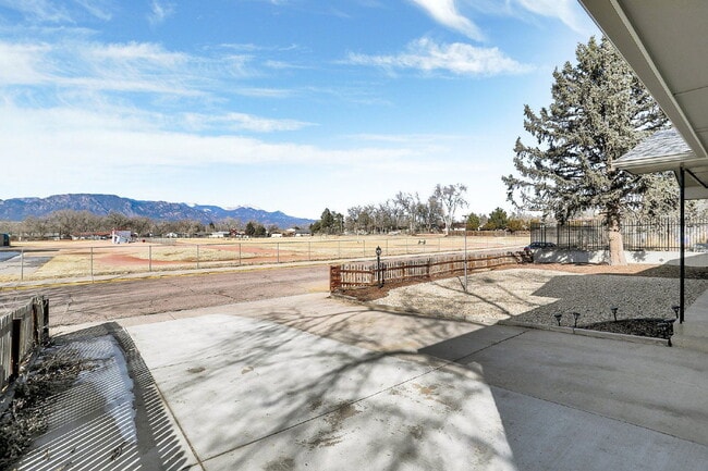 Building Photo - 13 N Dartmouth St