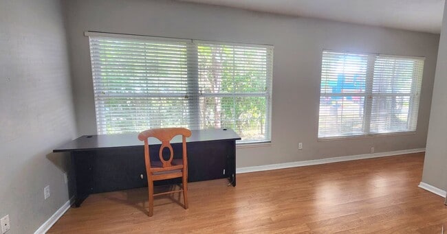 Building Photo - 816 SW 9th St