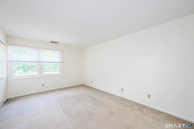 Building Photo - 1400 Hartford Tpke