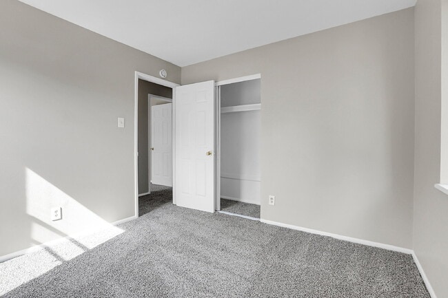 Building Photo - $2,600.00, 3-bed, 2.5-bath, located in Lak...