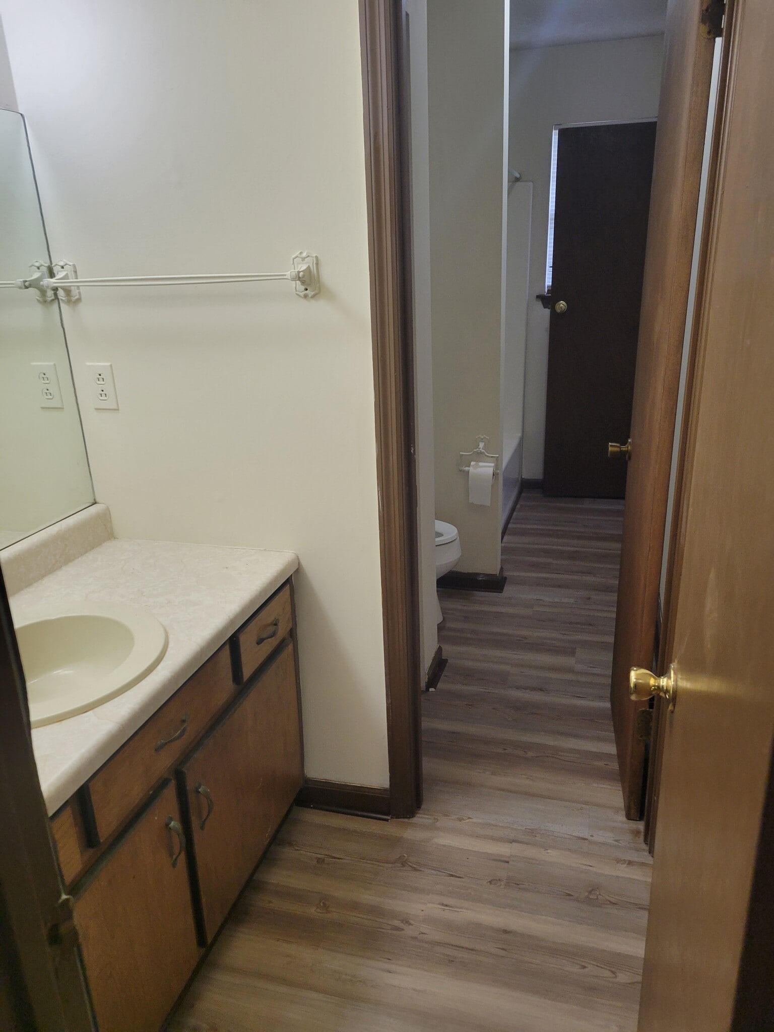 Building Photo - 252 Claire St