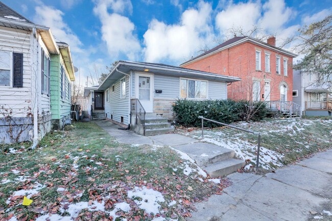 Building Photo - 1699 E Weber Rd