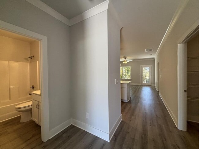 Building Photo - 36 Village Ct