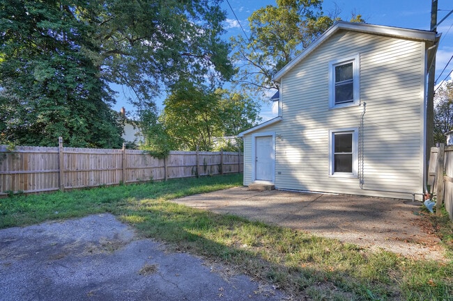 Building Photo - Ashland Ave