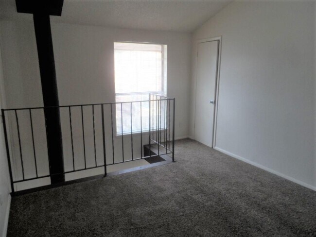 Building Photo - 2504 N Hudson Ave