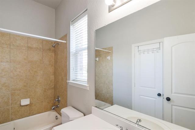 Building Photo - 9750 Candlewood Dr