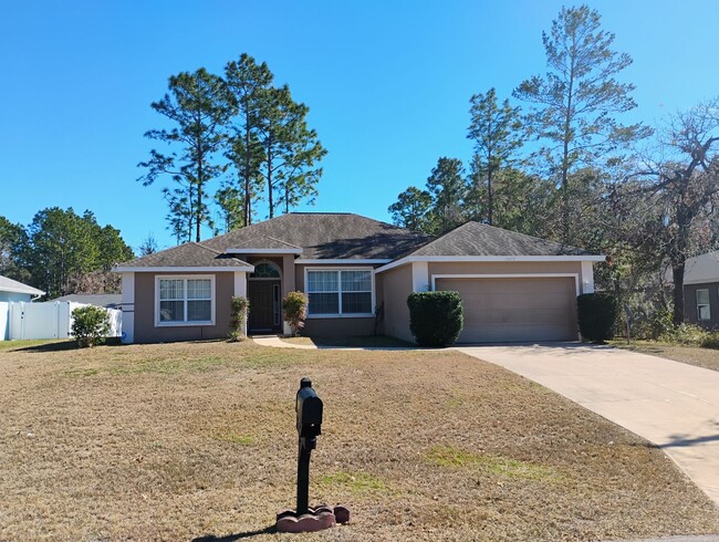 Building Photo - Marion Oaks Home