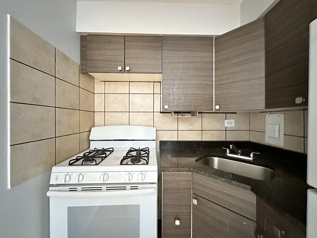 Building Photo - 1515 W Morse Ave