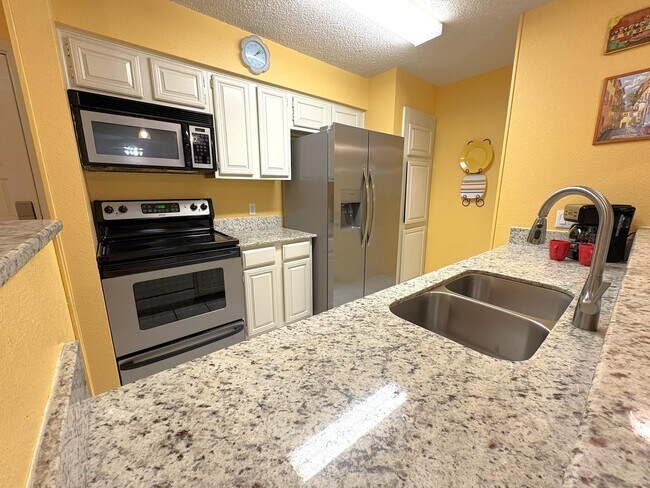 Building Photo - 604 Highcrest Dr