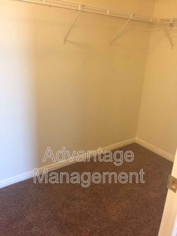 Building Photo - 105 Daybreak Ln