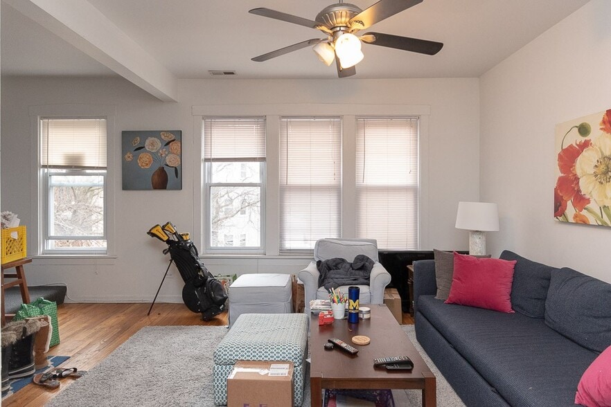 Building Photo - 2616 N Marshfield Ave