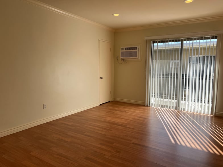 Building Photo - 1523 Scott Rd