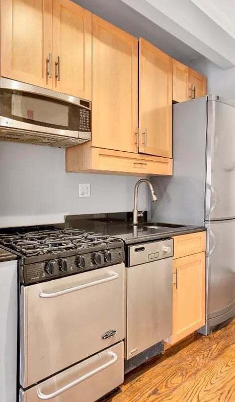 Building Photo - 248 Mott St