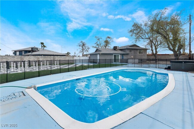 Building Photo - 6128 Jones Cir
