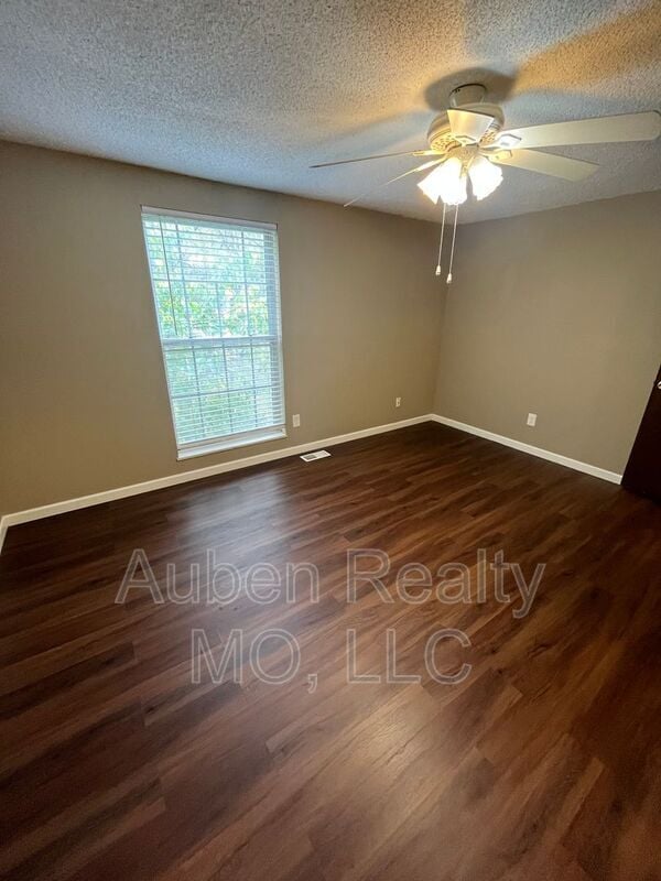 Building Photo - 10115 E 67th St