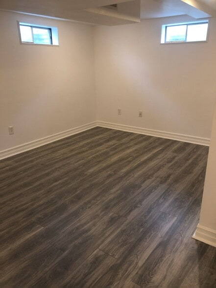 Building Photo - 516 E Wedgewood Ave