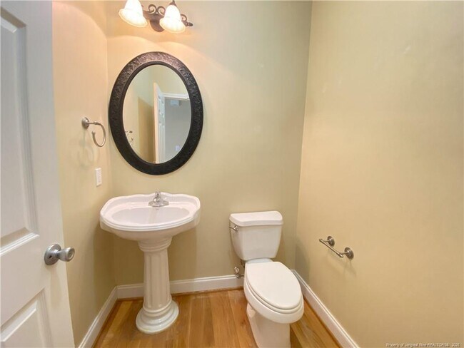 Building Photo - 1058 Carolina Way